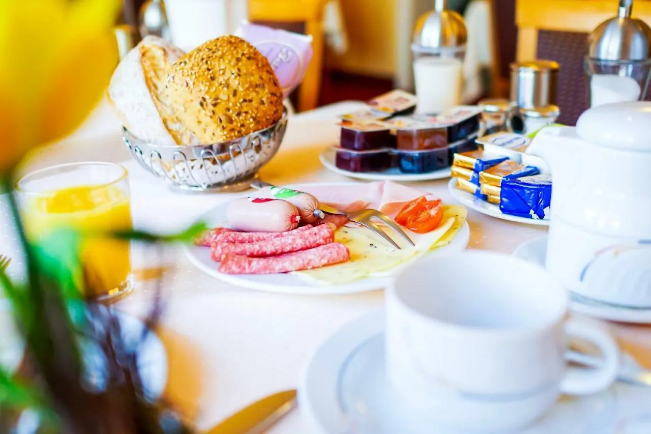 Bed & Breakfast Hotel Sauer Garni Neu-Isenburg